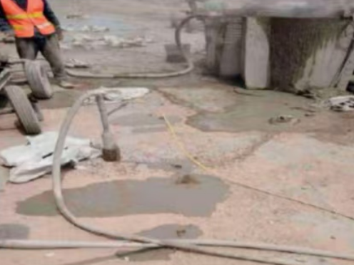 什玲镇水泥混凝土路面板底注浆技术 路面脱空注浆整治方案