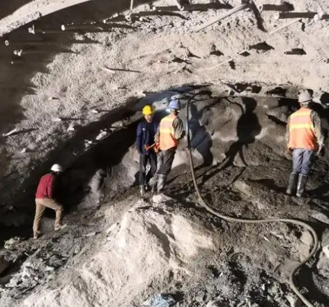 什玲镇拱顶带模注浆料的施工流程及注意事项
